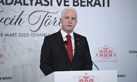 İstanbul'da Şehit Aileleri ve Gazilere Devlet Övünç Madalyası Takdim Edildi