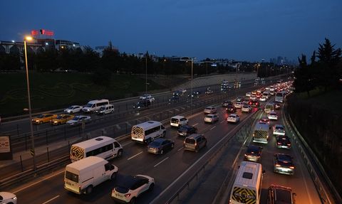 İstanbul'da Trafik Yoğunluğu İle Başlayan Hafta
