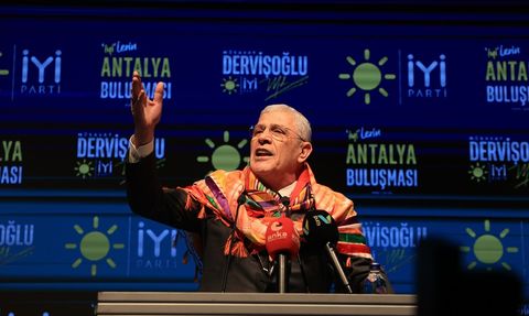 İYİ Parti Genel Başkanı Dervişoğlu Antalya'da İftar Programına Katıldı