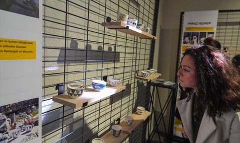 İzmir'de Antik Smyrna Agorası Seramikleri Sergilendi