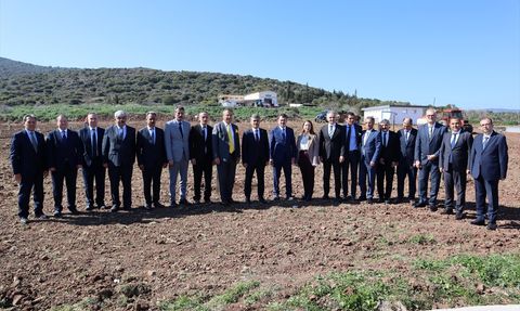 İzmir'de Kökten Hayata Projesi ile 4 Bin Fidan Toprakla Buluştu