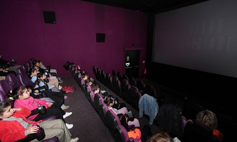 İzmir'de Öğrenciler 'Ufkun Ötesinde' Belgeselini İzledi