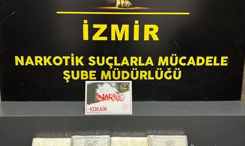 İzmir'de Uyuşturucu Operasyonu: 4.4 Kilogram Kokain Ele Geçirildi