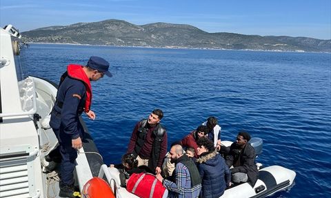 İzmir Menderes Açıklarında 11 Düzensiz Göçmen Yakalandı