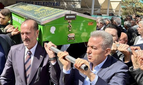 İzmir Valisi Süleyman Elban'ın Babası Ahmet Elban Toprağa Verildi