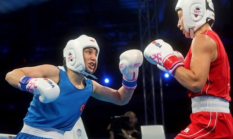 Kadınlar Dünya Boks Şampiyonası'nda Esra Yıldız Kahraman Çeyrek Finale Yükseldi
