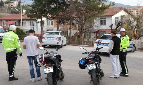 Karabük'te Trafik Güvenliği İhlali: Motosiklet Sürücülerine Cezalar Kesildi