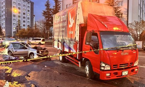 Kayseri'de Kamyona Çarpan Otomobil Kazası: 1 Ölü, 1 Ağır Yaralı