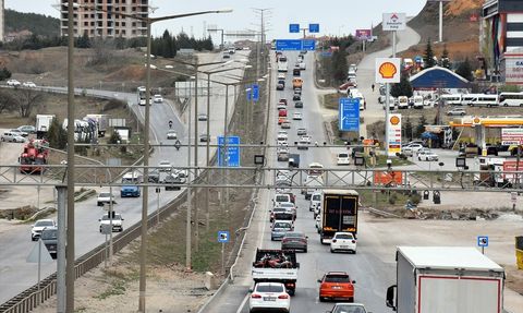 Kırıkkale'de Bayram Trafiği Yoğunluğu Artıyor