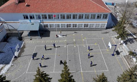 Kırsalda Voleybol İle Başarıya Ulaşan Öğrenciler