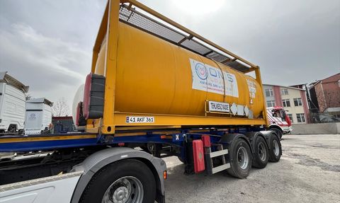 Kocaeli'de Tankere Düşen Şoför Hastaneye Kaldırıldı