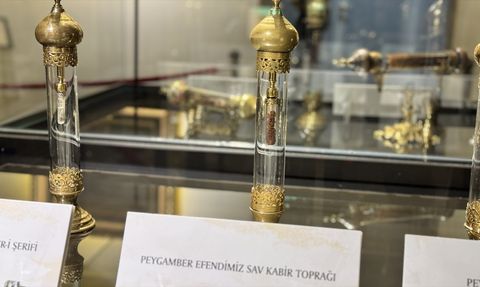 Konya'da Mukaddes Emanetler Sergisi Açıldı