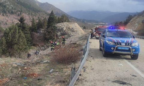 Konya'da Uçuruma Devrilen Araçta 2 Ölü, 3 Yaralı