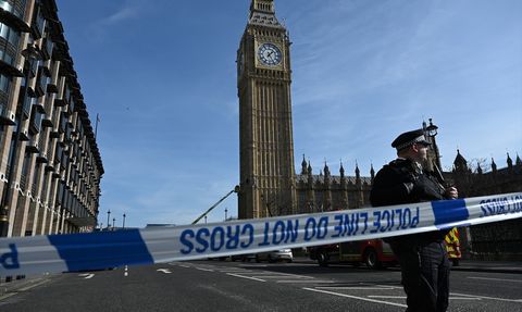 Londra'da Big Ben'e Tırmanarak Filistin Bayrağı Açtı