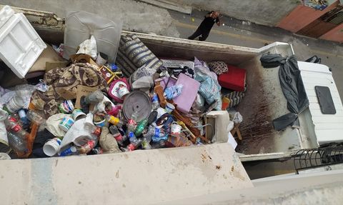 Mersin'de 5 Kamyon Çöp Çıkarıldı