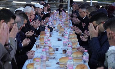 Mestanlı'da Kadir Gecesi İftarı