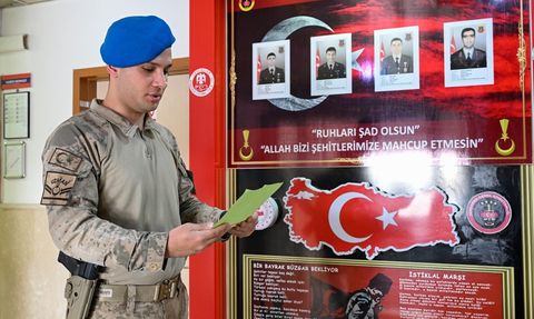 Minik Yüreklerden Askerlere Duygusal Mektuplar