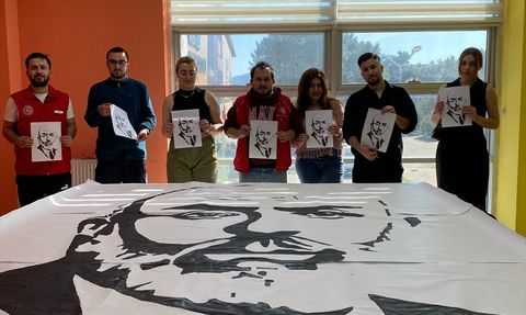 Muğla'da Gönüllü Gençlerden Mehmet Akif Ersoy Portresi