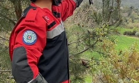 Muğla'da İpi Ayağına Dolanan Alakarga Kurtarıldı