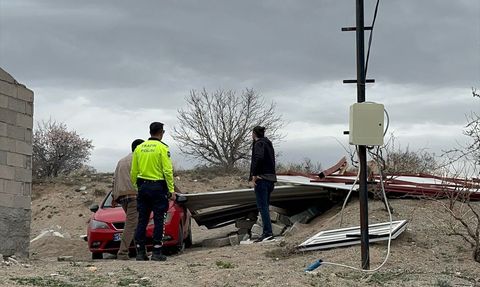 Nevşehir'de Rüzgarın Yıkıcı Gücü: İki Yaralı