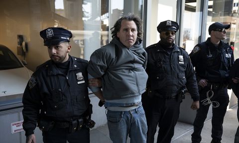 New York'ta Tesla Bayisine Zorla Giren Göstericiler Gözaltına Alındı