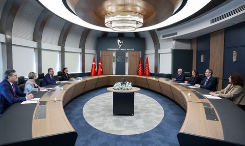 Özel, PKK'ya Silah Bırakma Çağrısını Değerlendirdi