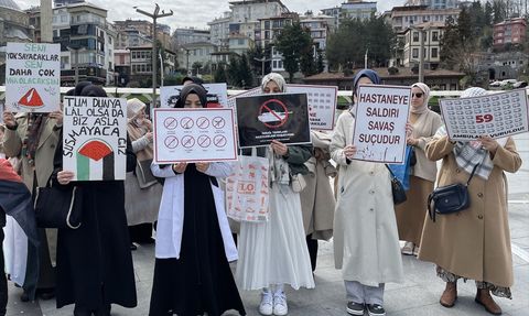 Rize'de Sağlık Çalışanlarından Gazze'ye Destek Yürüyüşü