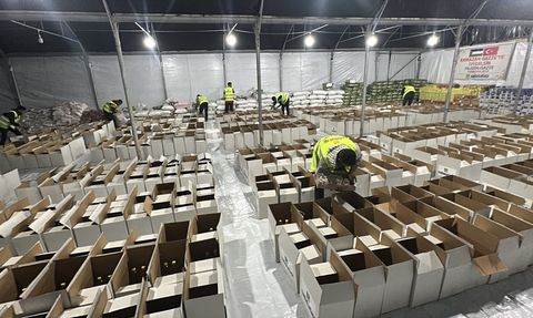 Sadakataşı Derneği Gazze'ye 10 Kamyon Yardım Gönderdi