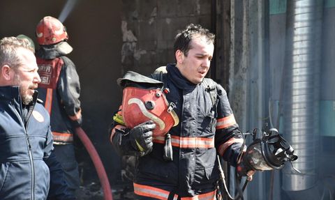 Sakarya'da Mobilyacılar Çarşısında Yangın Kontrol Altına Alındı