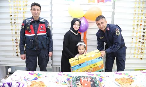 Samsun'da Şehit Kızına Doğum Günü Sürprizi