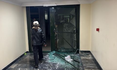 Saraçhane'deki İzinsiz Gösteride İBB Binasına Giriş Yapıldı