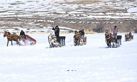 Senkronize Buz Pateni Kadın Milli Takımı'ndan Çıldır Gölü'nde Etkileyici Gösteri