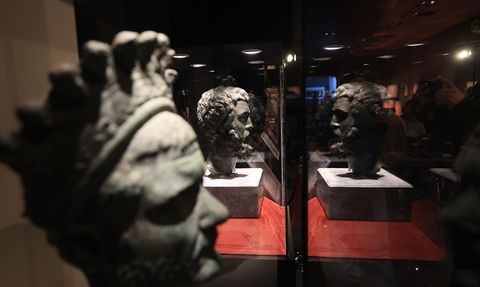 Septimius Severus'un Heykel Başı ve Pişmiş Toprak Levhalar Anavatanına İade Edildi