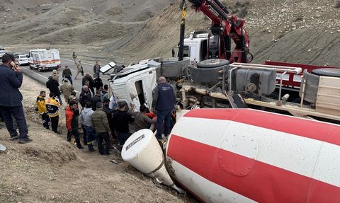 Siirt'te Beton Mikseri Devrildi: Sürücü Hayatını Kaybetti