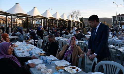 Söğüt'te Ertuğrul Gazi Türbesi'nde İftar Programı Düzenlendi