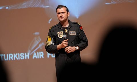 SOLOTÜRK Pilotları İzmir'de Öğrencilerle Buluştu