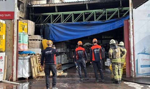 Sultanbeyli'de İş Yerindeki Yangın Kontrol Altına Alındı