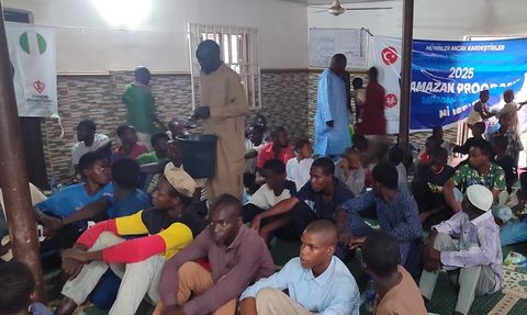 TDV, Nijerya'da İhtiyaç Sahipleriyle İftar Sofrası Kuruyor