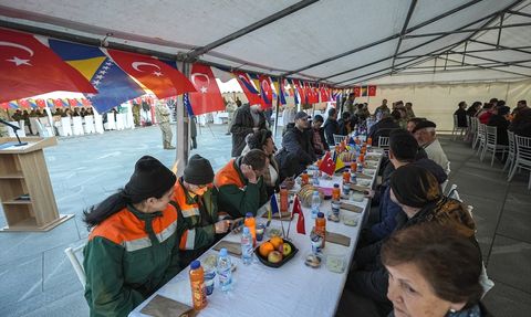 Türk Askeri Bosna Hersek'te İftar Programı Düzenledi