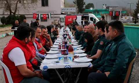 Türk ve Suriyeli Gümrük Çalışanları Dostluk İftarında Bir Araya Geldi
