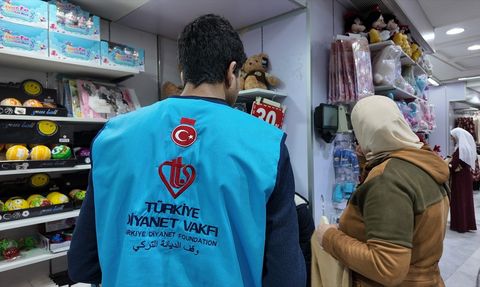 Türkiye Diyanet Vakfı Lübnan'daki İhtiyaç Sahiplerine Yardım Elini Uzatıyor