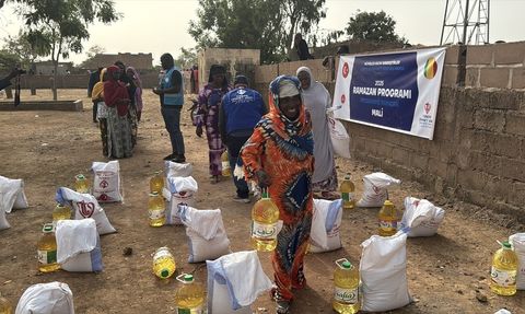 Türkiye Diyanet Vakfı Mali'de Selden Etkilenen Ailelere Yardımda Bulundu