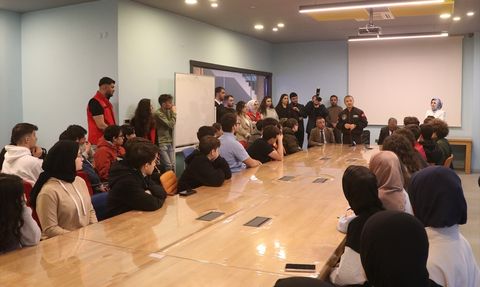 Türkiye'nin İlk Astronotu Alper Gezeravcı, Rize'de Gençlerle Buluştu