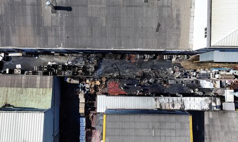 Tuzla'da Kimyasal Fabrikada Yangın Kontrol Altına Alındı