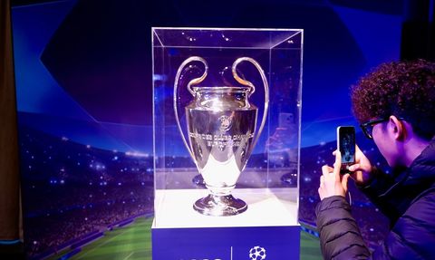 UEFA Şampiyonlar Ligi Kupası İstanbul'da Sergilendi