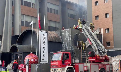 Uludağ'da Kapatılan Oteldeki Yangın Kontrol Altına Alındı