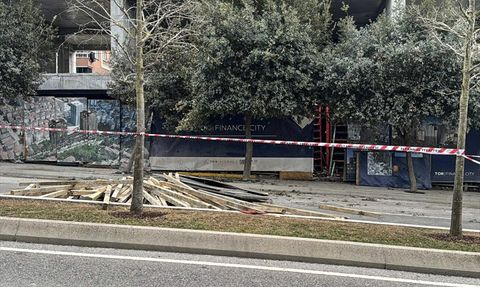 Ümraniye'de İnşaat Iskelesinin Çökmesi: 2 İşçi Yaralandı