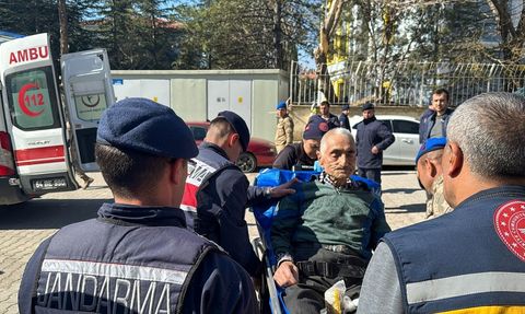 Uşak'ta iki komşusunu öldüren yaşlı zanlı hastaneye kaldırıldı