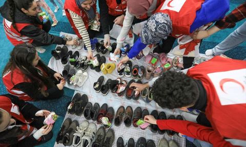Zonguldak'ta Kızılay Gönüllülerinden Çocuklara Sürpriz Hediye
