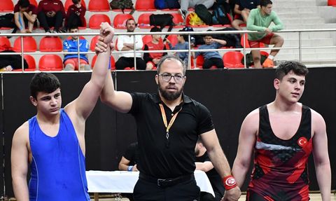 15 Yaş Altı Türkiye Güreş Grup Müsabakaları Bilecik'te Devam Ediyor